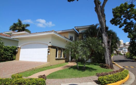 CASA EN VENTA – MLS 22868