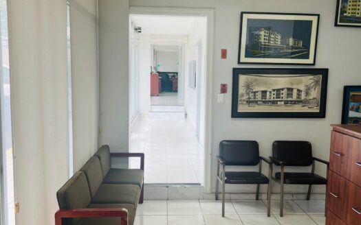 Se vende espacio de oficina/comercial en planta baja, Plaza Continental – MLS 22879