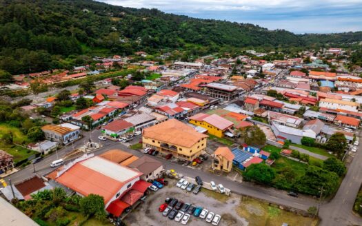 Apartamento de 2 Recámaras en el Corazón de Boquete – MLS 22806