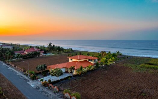 Casa de Lujo Frente al Mar en Venta en Playa La Barqueta Panamá – MLS 21586