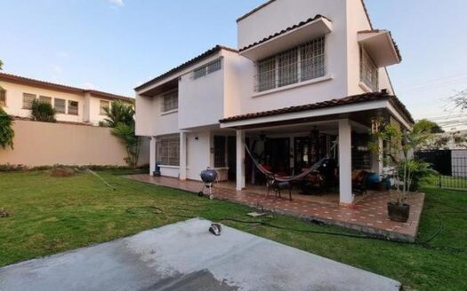 Se vende casa en La Alameda, Betania – MLS 17126