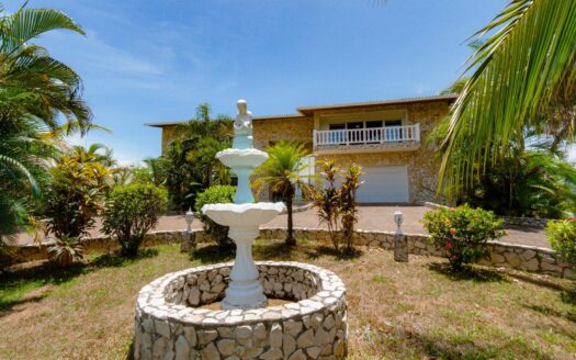 La Belleza de la Vida Costera en Boca Chica – MLS 22302