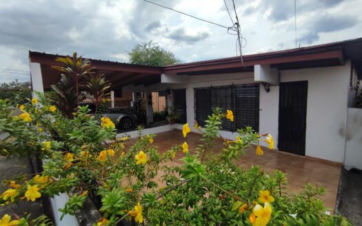 Casa en Villa Cáceres – MLS 22974