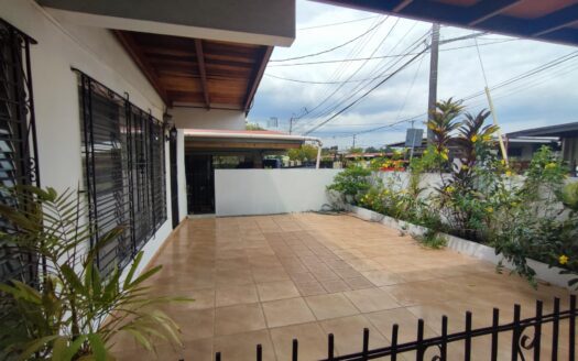 Casa en Villa Cáceres – MLS 22974