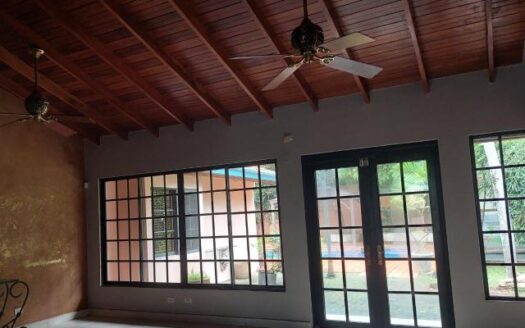 Se vende casa unifamiliar La Alameda, Panamá – MLS 18604