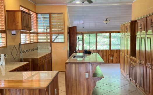 Casa de plantación restaurada en Puerto Armuelles – MLS 22909