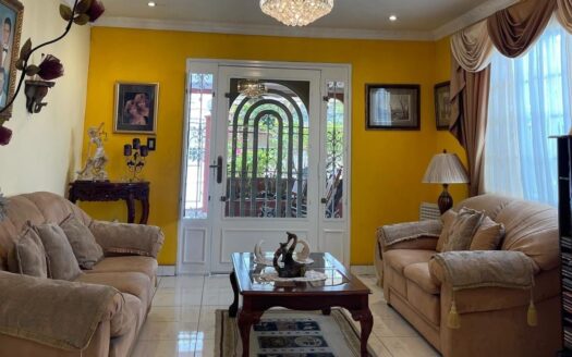 Vendo Amplia casa Remodelada en el Bosque – MLS 22892