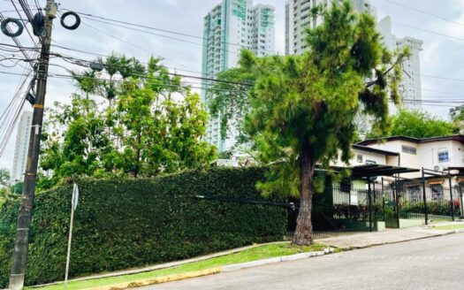 Venta de Casa en Hato Pintado | 4 Rec, Piscina y Gran Potencial – MLS 22076