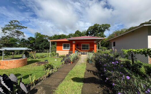 Casa de campo en venta con energía solar – MLS 23093