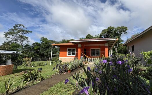 Casa de campo en venta con energía solar – MLS 23093