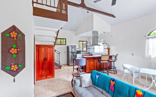 Casa con Apartamento de Invitados en el Centro de Boquete – MLS 22602