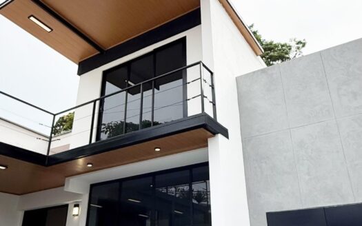 HERMOSA CASA MODERNA INDUSTRIAL EN BETANIA – MLS 23038