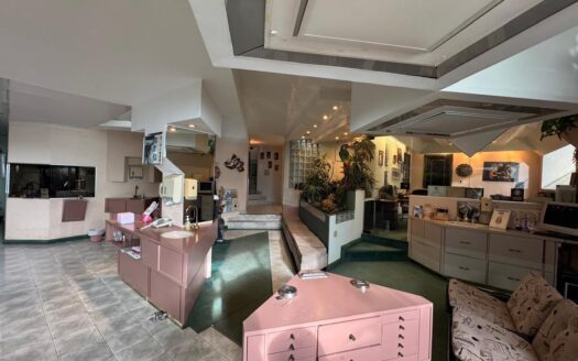 Clínica y cuenta con 2 Acceso de entrada – MLS 22931