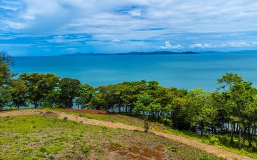 Lote titulado frente al mar en Torio – MLS 22491