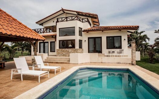 Venta de casa de playa en Andromeda, Pedasí – MLS 22121