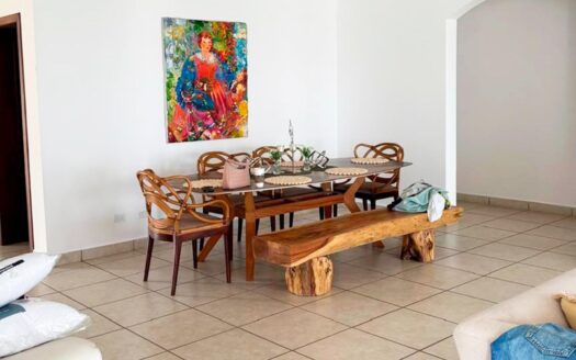 Impresionante villa renovada de 3 dormitorios con vista al mar – MLS 22956