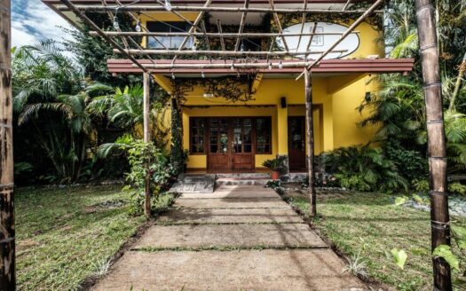 EDIFICIO EXTREMADAMENTE CÉNTRICO EN EL CENTRO DE BOQUETE – MLS 18721