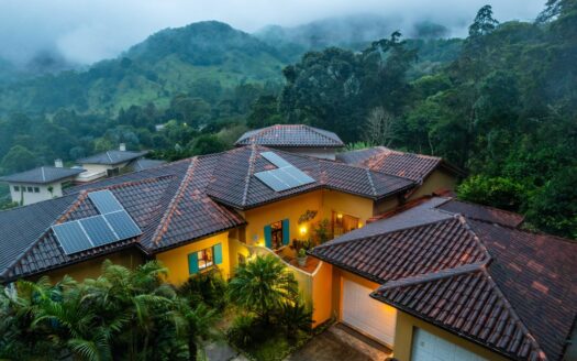 Elegante Residencia Amoblada de 5 habitaciones en Boquete – MLS 22969