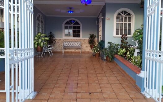 VENDO CASA REMODELADA URB. SAN ANTONIO – MLS 22967