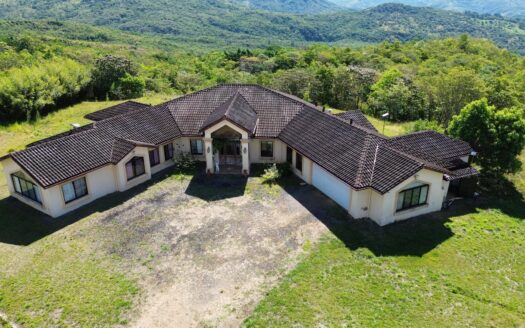 Amplia propiedad de 30.000 m2 con casa – MLS 22006