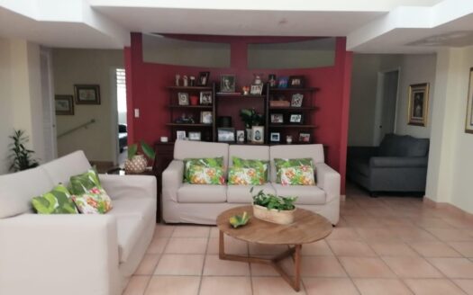 CASA EN VENTA EN HERBRUGER – MLS 23003
