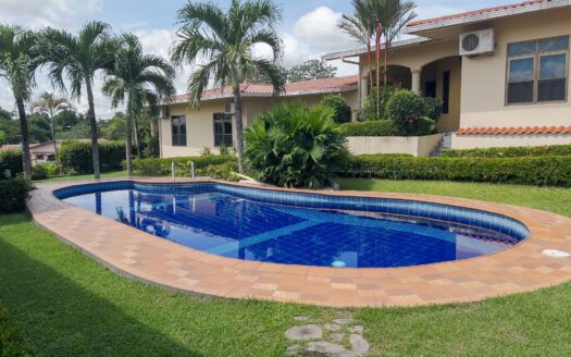 AMPLIO CONDOMINIO EN VENTA – MLS 20121