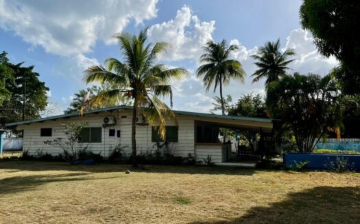 Casa frente al mar con dos cabañas para invitados en Gorgona – MLS 22474
