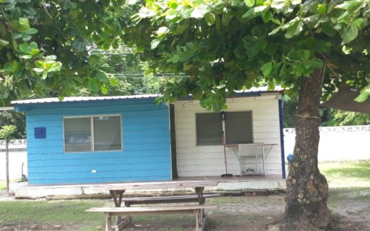 Casa frente al mar con dos cabañas para invitados en Gorgona – MLS 22474