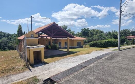 Casa de campo de 4 habitaciones en Valle Village, Las Uvas, Panamá. – MLS 21846