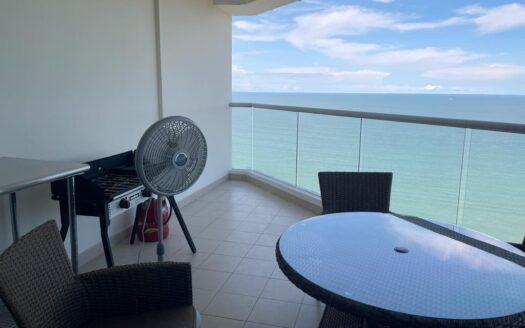 se alqula moderno apartamento en frente del mar – MLS 23014