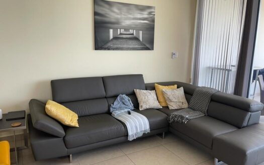 se alqula moderno apartamento en frente del mar – MLS 23014