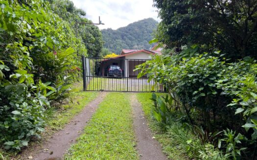 Impresionante casa con vista a la montaña en venta en El Salto – MLS 20511