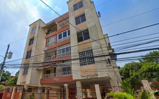 VENTA DE APARTAMENTO FRENTE A PLAZA CAROLINA – MLS 23016