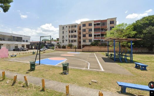 VENTA DE APARTAMENTO FRENTE A PLAZA CAROLINA – MLS 23016