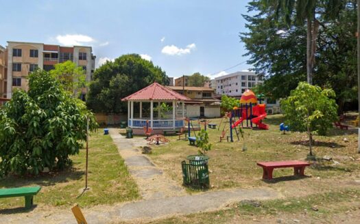 VENTA DE APARTAMENTO FRENTE A PLAZA CAROLINA – MLS 23016