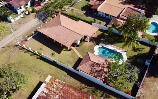 VENTA RAPIDA – CASA DE PLAYA CON PISCINA EN CORONADO – MLS 23062
