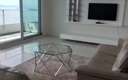 Apartamento totalmente amueblado en primera línea de mar – MLS 23060