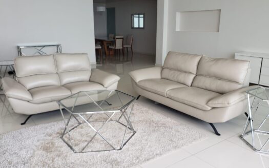 Apartamento totalmente amueblado en primera línea de mar – MLS 23060