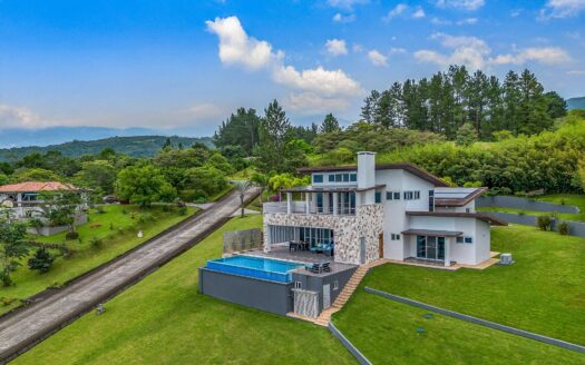 Casa de 3 habitaciones en venta en Lucero – MLS 23076