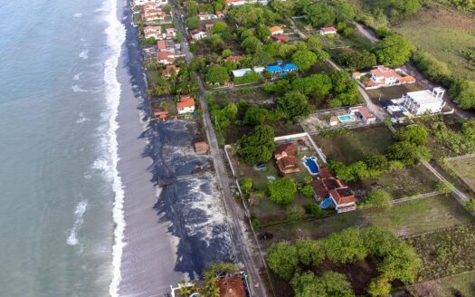 Frente al Mar Casa de 2 Pisos – MLS 23091