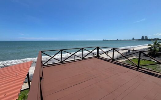Frente al Mar Casa de 2 Pisos – MLS 23091