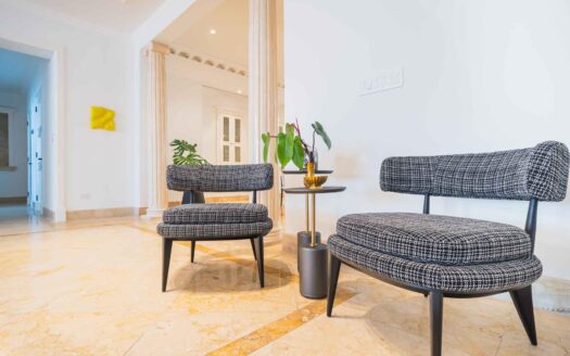 En venta Apartamento de 4 habitaciones Remodelaciones de lujo exquisitas – MLS 23088