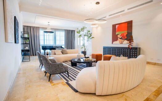 En venta Apartamento de 4 habitaciones Remodelaciones de lujo exquisitas – MLS 23088