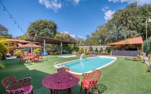 Casa de 3 dormitorios con piscina – MLS 22142