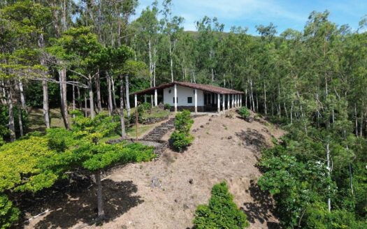 Increíble propiedad en venta con cascadas privadas – MLS 23107