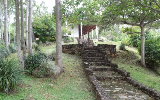 Increíble propiedad en venta con cascadas privadas – MLS 23107
