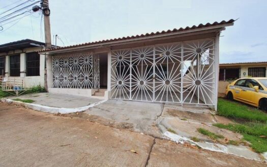 Las Acacias – Amplia y Remodela Casa – MLS 23118