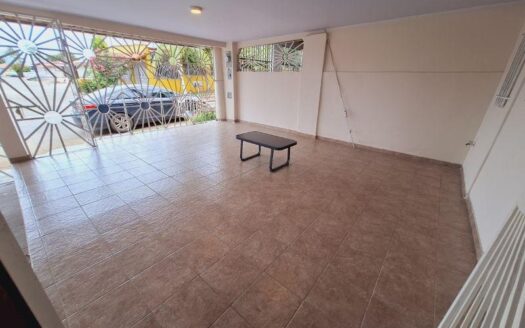 Las Acacias – Amplia y Remodela Casa – MLS 23118