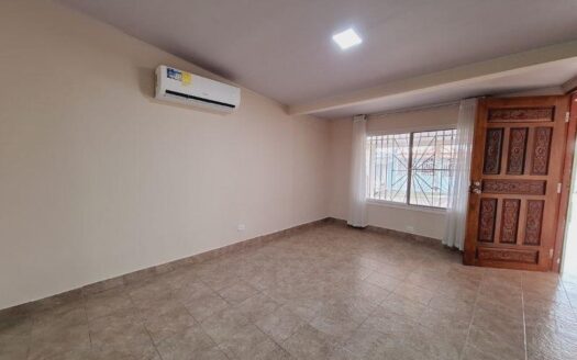 Las Acacias – Amplia y Remodela Casa – MLS 23118