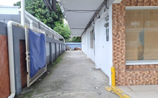 Se Alquila casa comercial de dos pisos – MLS 22891